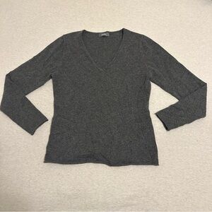 Neiman Marcus Gray Cashmere‎ V-Neck Sweater